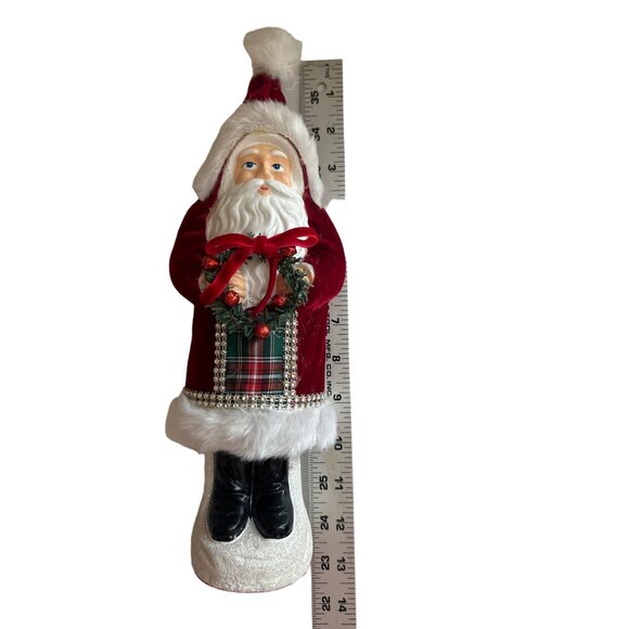 Vintage Santa Claus Figurine Holding Wreath Christmas Decor - Picture 6 of 8